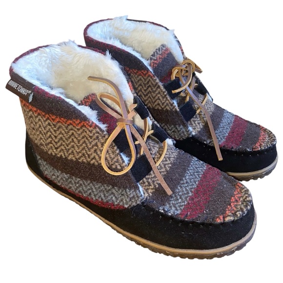 Minnetonka Torrey Moccasin Winter Slipper Style Ankle Boots in Black Multi 6M - Picture 1 of 13